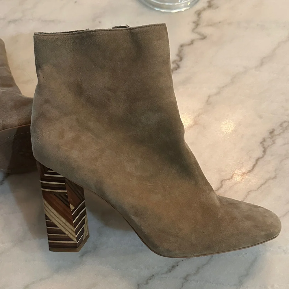 Vince Camuto Stylish Suede Tan Ankle Boots With Fun 4” Heels - Picture 9 of 10